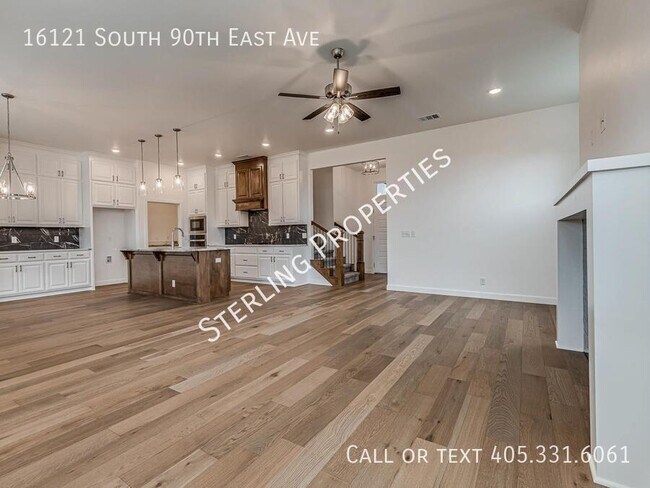Building Photo - 16121 S 90th East Ave