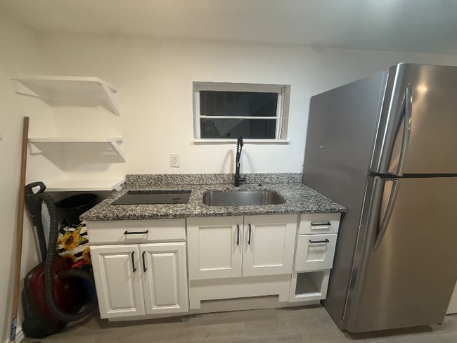 Building Photo - 10710 Rosehaven St