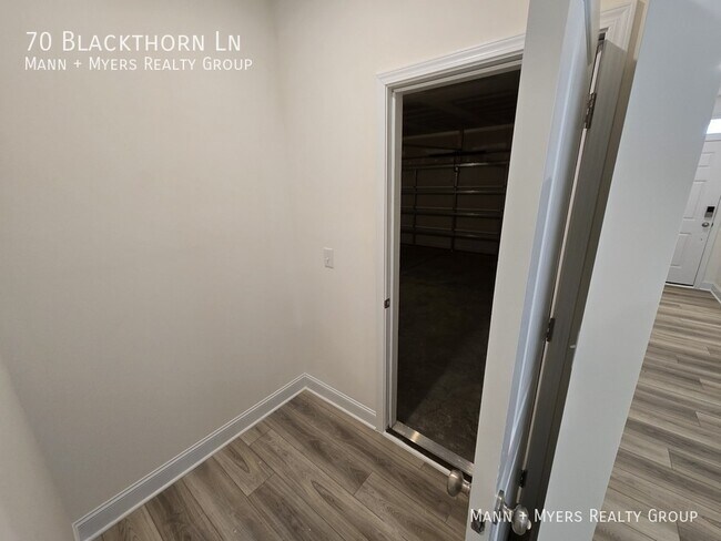 Building Photo - 70 Blackthorn Ln
