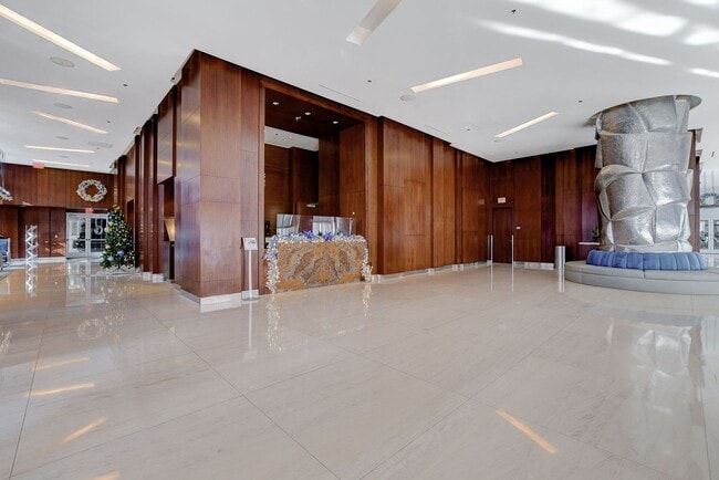 Building Photo - Fully Furnished 2 Bedroom 2 Bath High Rise with Strip Views