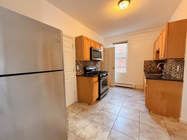 Building Photo - 35 W 47th St