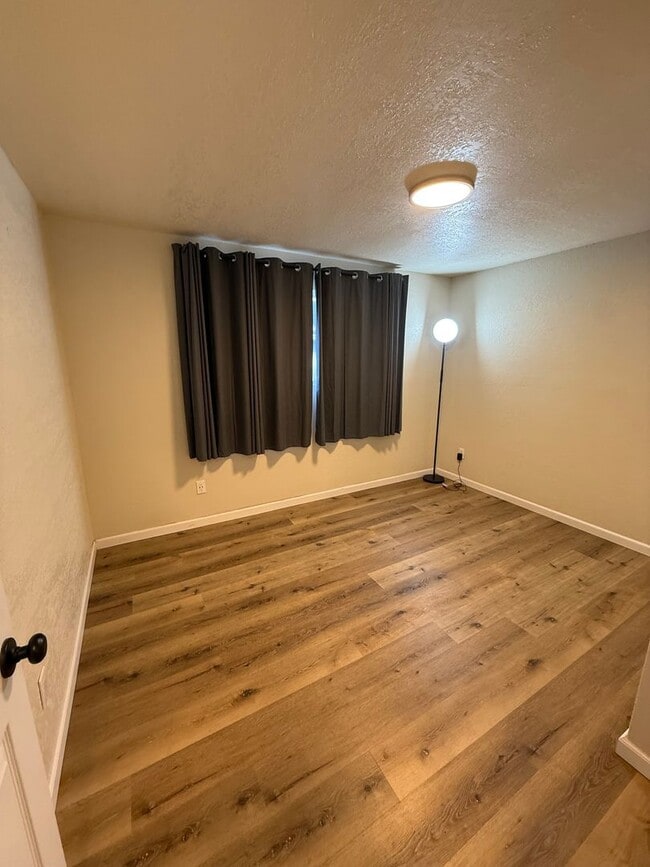 Building Photo - Beautifully renovated 2 bed/1 bath