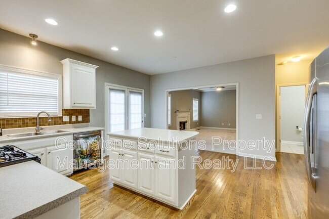 Building Photo - 1035 Watauga Ct