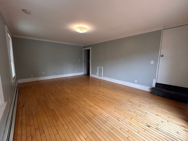 Building Photo - $0 DEPOSIT OPTION. CHARMING VICTORIAN TOWNHOUSE IN UPTOWN/CITY PARK WEST