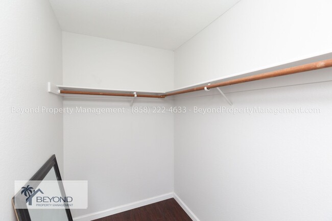 Building Photo - ***1/2 OFF FIRST MONTHS RENT ***CHARMING U...