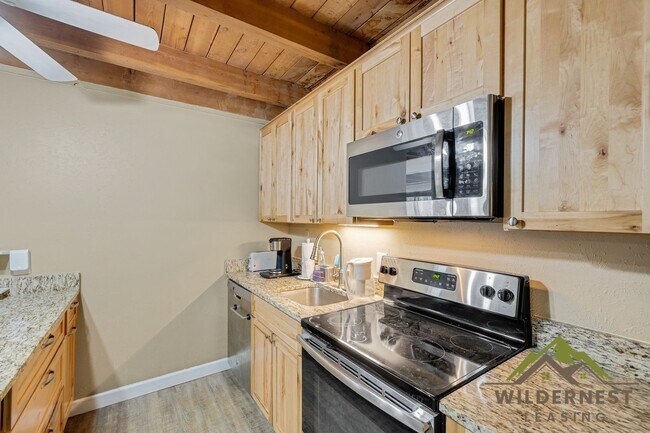 Building Photo - Remodeled One Bedroom Winter Rental