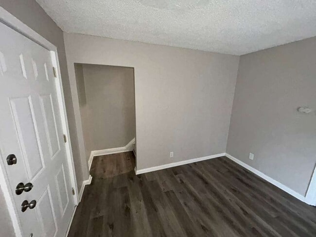 Building Photo - Renovated 3 Bedroom Colonial