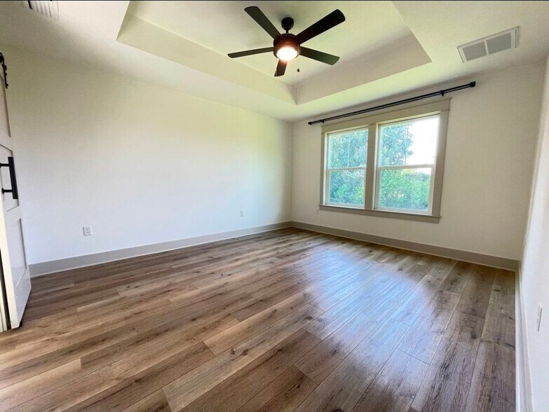 Building Photo - 4640 Delwood Park Blvd