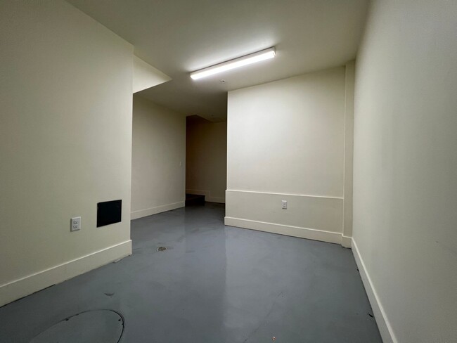 Building Photo - Modern 3BD/2.5BA in La Jolla! Private Doub...