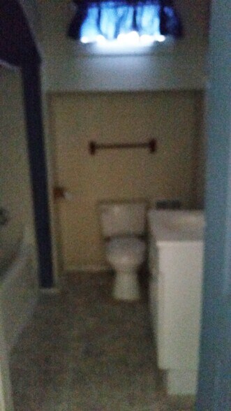 full bath, up - 102 S F St