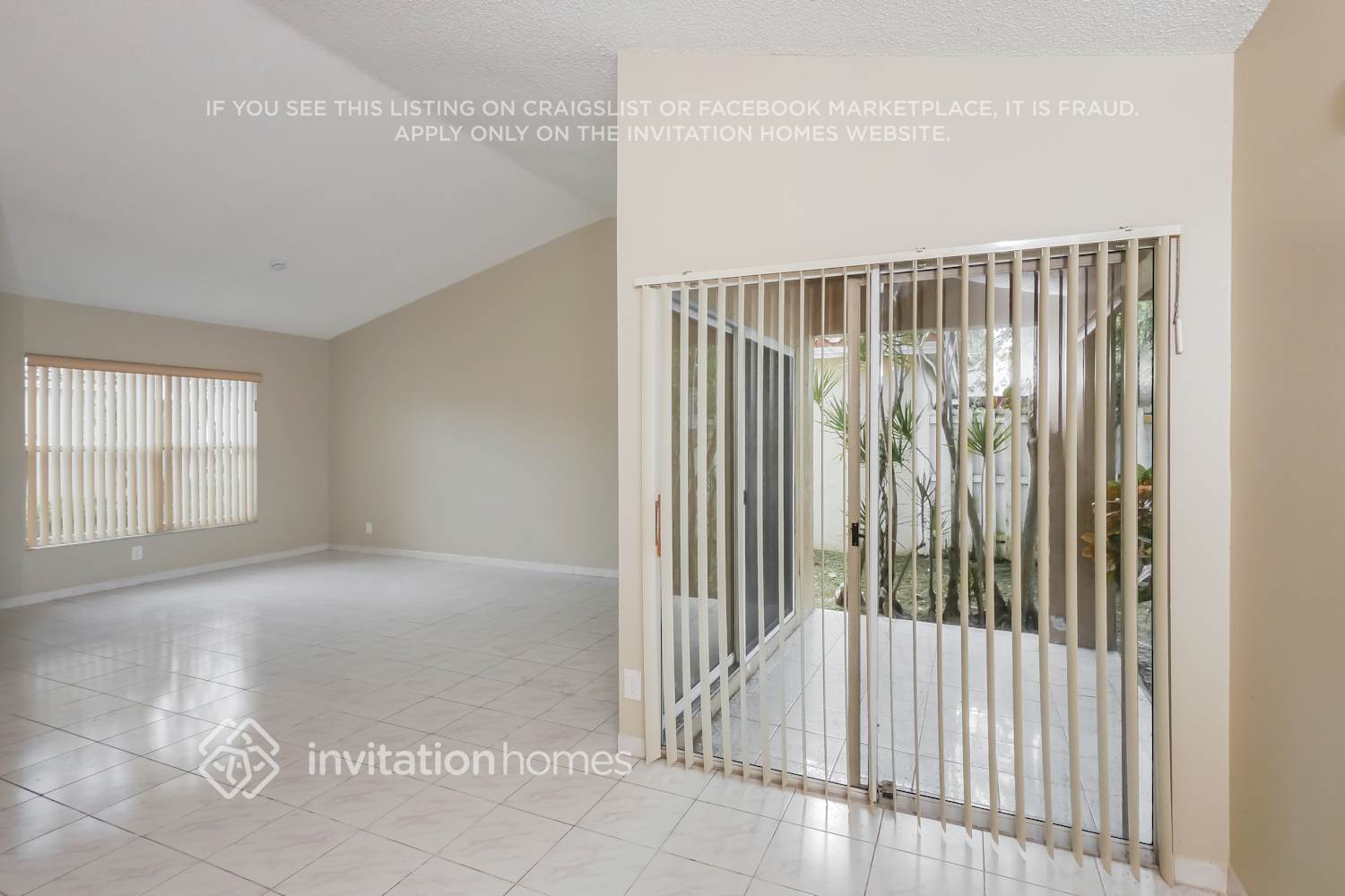 Building Photo - 889 NW 97th Ave