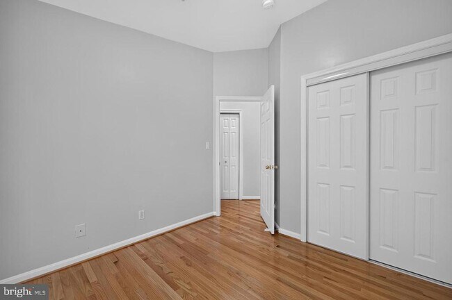 Building Photo - 122 Sanborn Pl