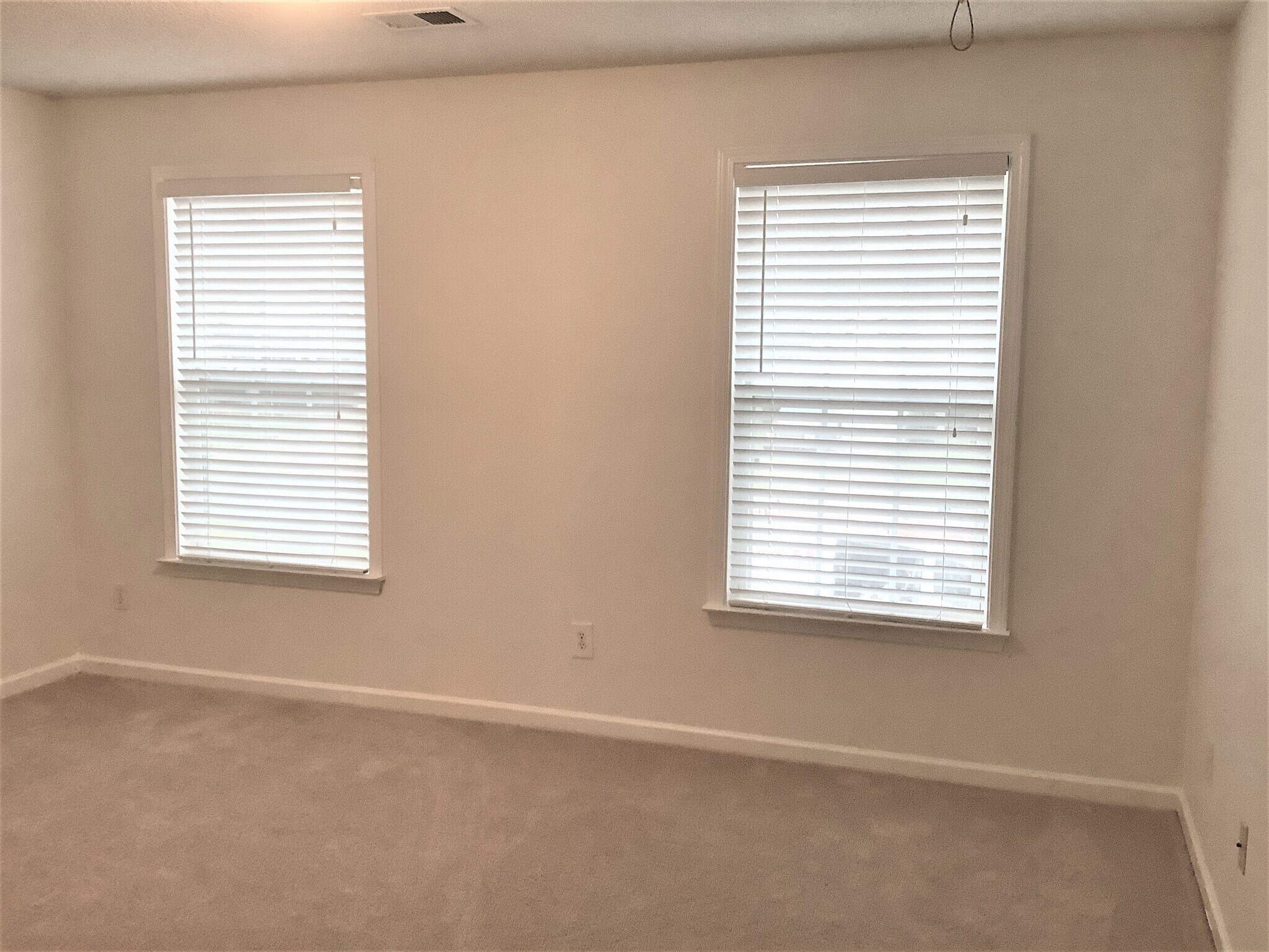 Building Photo - 106 Sweetland Ct