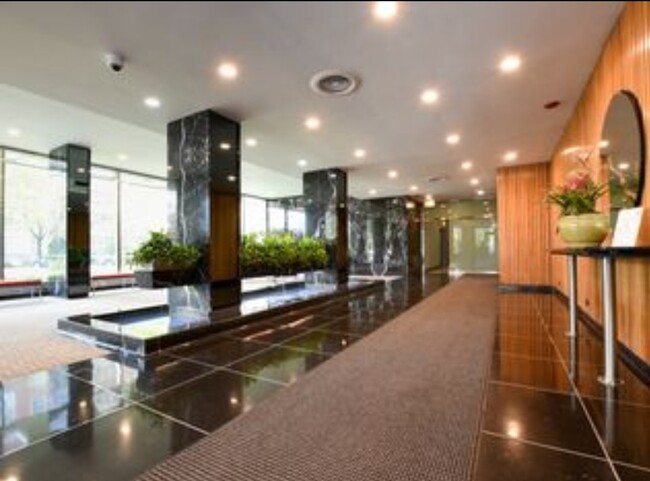 Building Photo - 3900 N Lake Shore Dr