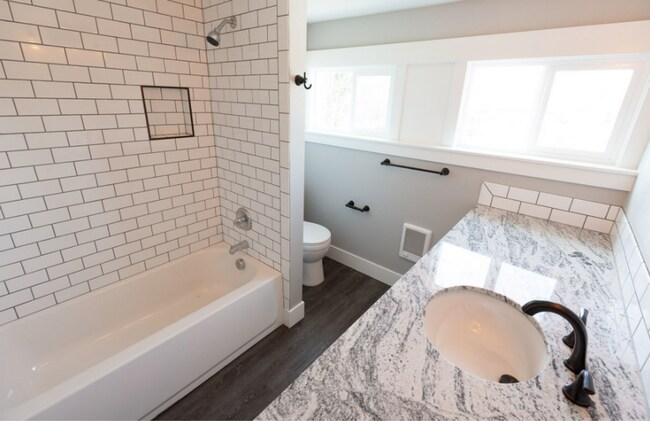 Building Photo - Charming Fully Renovated Home in the Heart of Southeast Portland