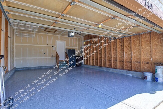 Building Photo - This beautiful 4 bedroom, 3 1/2 bathroom, ...