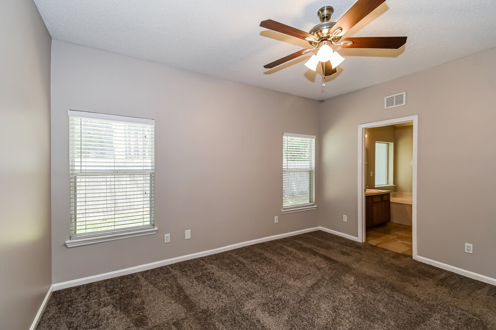 Building Photo - 2741 Acorn Park Dr N