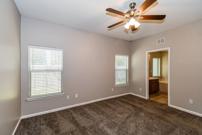 Building Photo - 2741 Acorn Park Dr N
