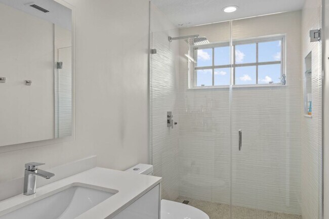 Building Photo - 1179 Laguna Springs Dr