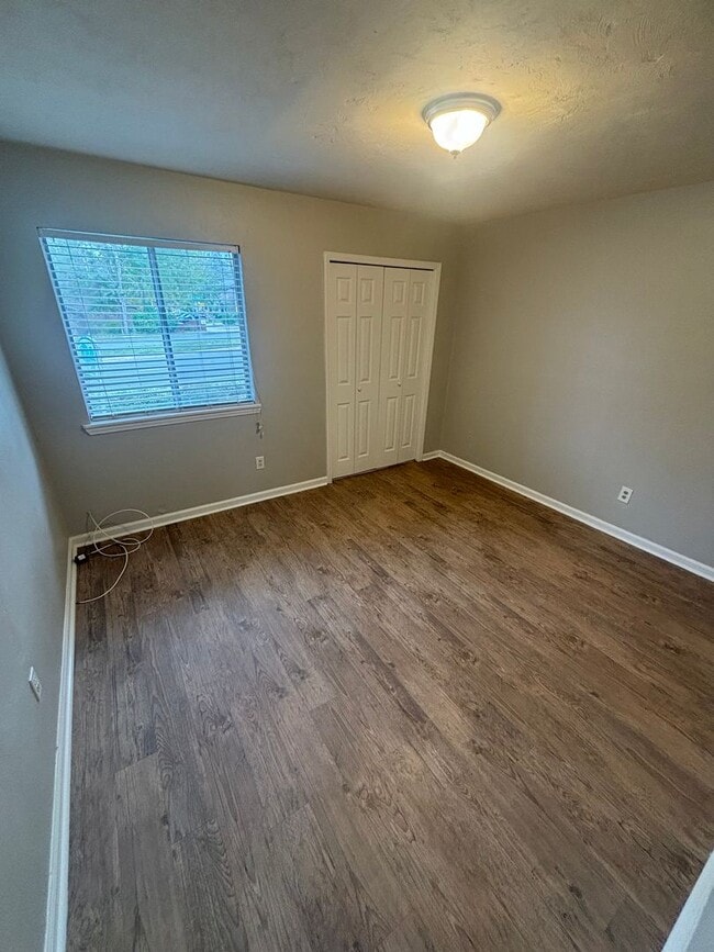 Building Photo - 2 bed/ 1 bath Apartment in Prime Tallahass...