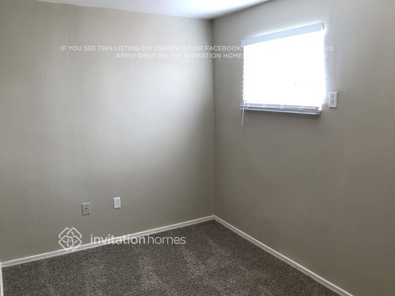 Building Photo - 1031 W 6th Pl