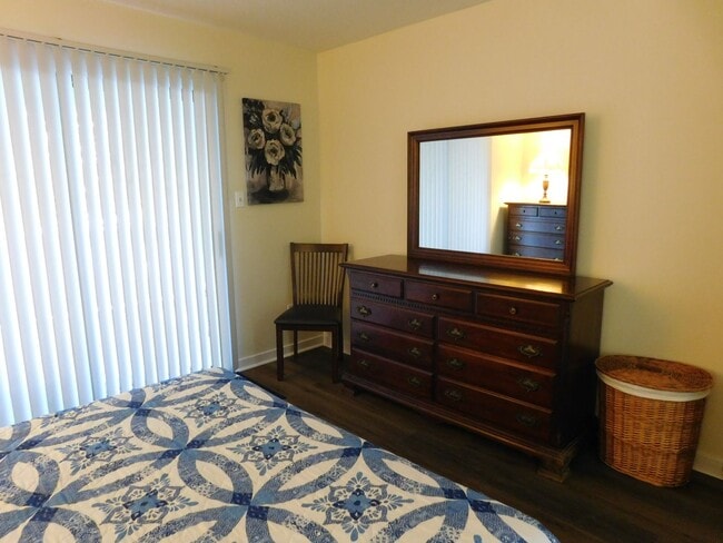 Building Photo - 1201 Harbourside Dr