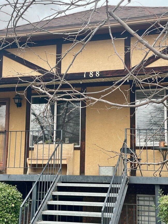 Building Photo - 188 N Pingree Ave