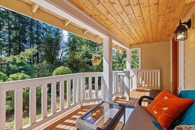 Building Photo - 16532 Lemolo Shore Dr NE