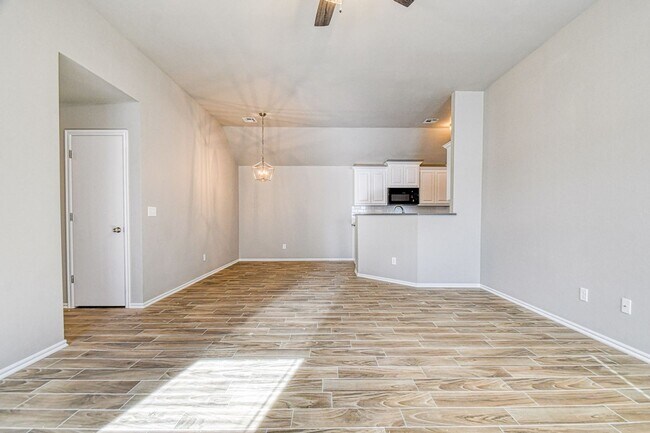 Building Photo - Beautiful Newer Construction Home!