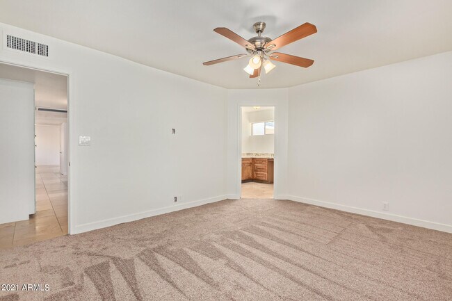 Building Photo - 8731 E Minnezona Ave