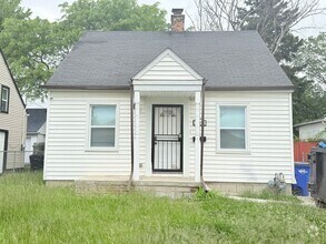 Building Photo - Renovated 3-Bedroom Home – We Welcome Sect...
