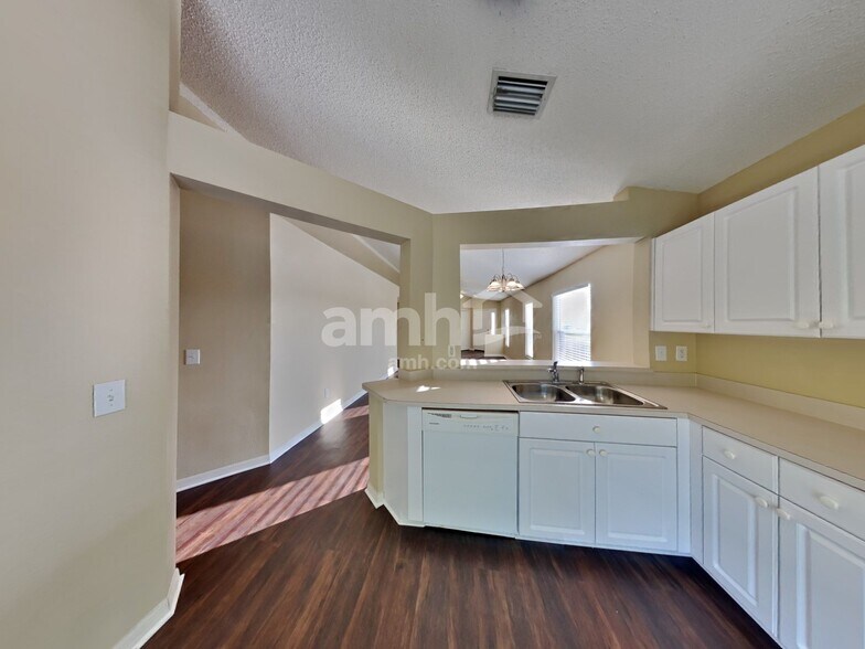 Building Photo - 22747 Saint Thomas Cir