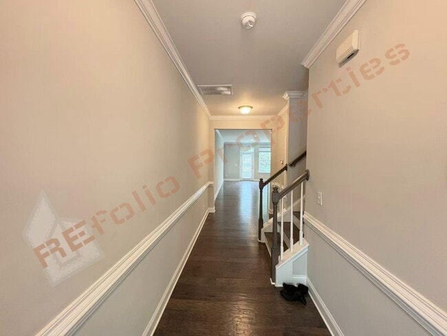 Building Photo - 713 Newlyn Dr