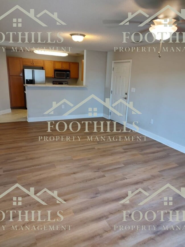 Building Photo - 213 Lookover Dr