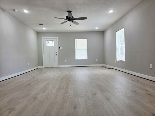 Building Photo - 115 Blackwell St