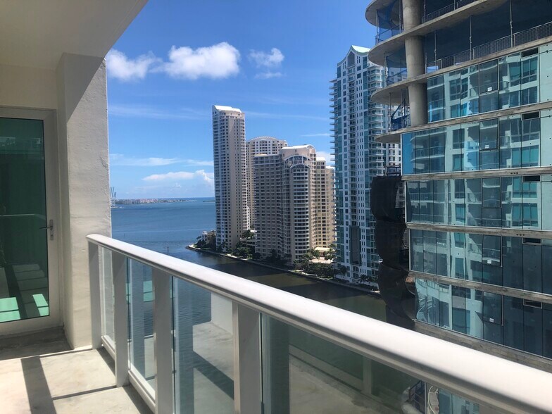 Building Photo - 300 S Biscayne Blvd