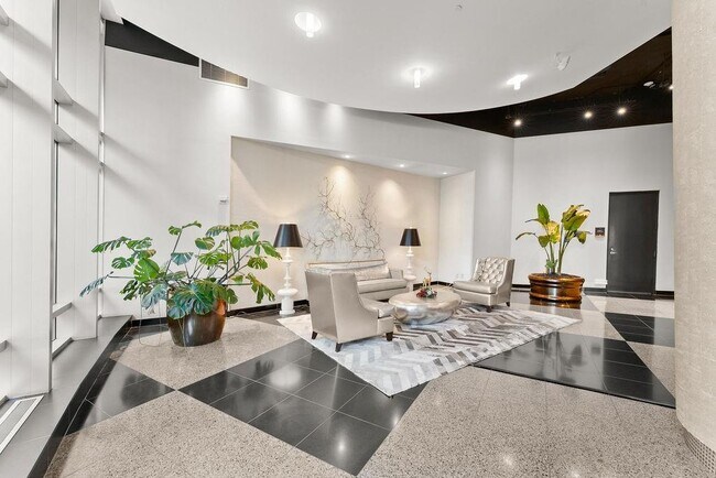 Building Photo - 3338 Peachtree Rd NE