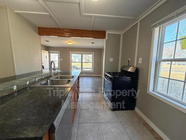 Building Photo - 300 Brackleigh Ln