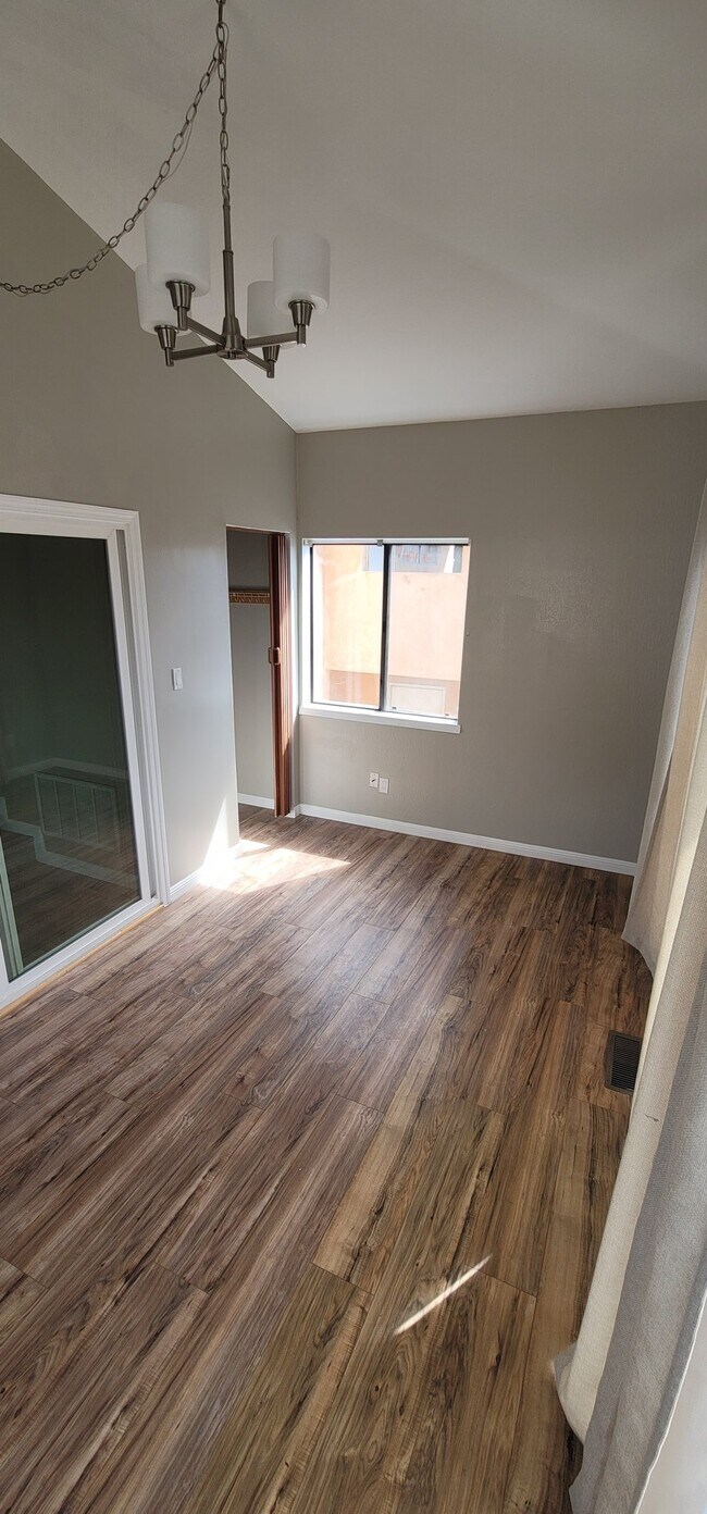 Building Photo - 9834 Lawlor St