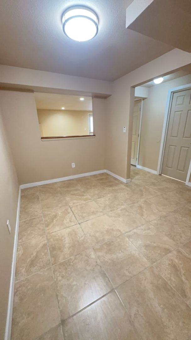 Building Photo - Spacious Antelope Meadows 5BD Home in Nort...