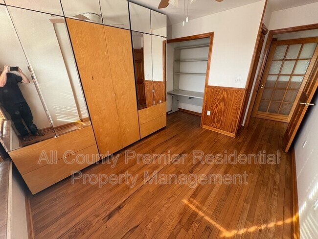 Building Photo - 409 Hidden Village Dr