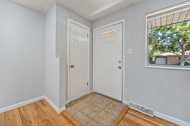 Building Photo - 3512 W Berry Dr