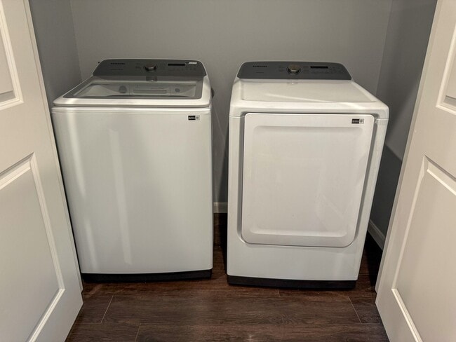 Building Photo - 4939 Ambient Dr