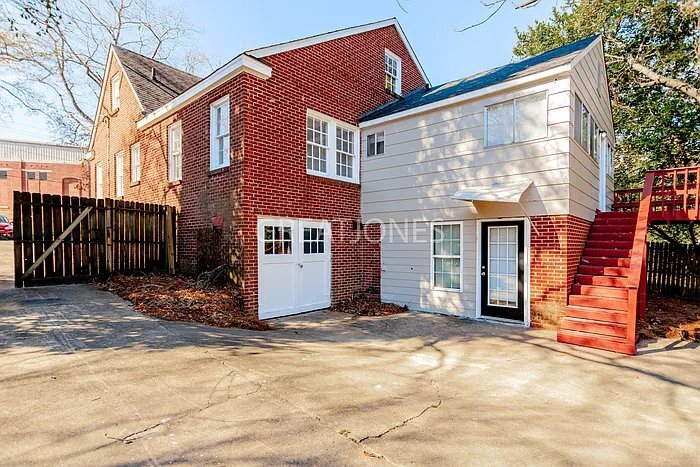 Building Photo - 3308 Woodlawn Ave