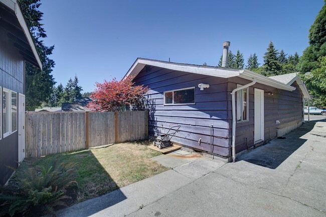 Building Photo - 3Bd/1.75Ba Edmonds House