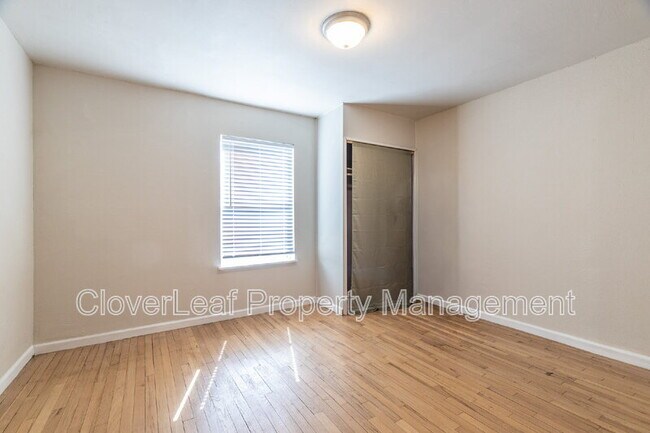 Building Photo - 210 Harwood Dr