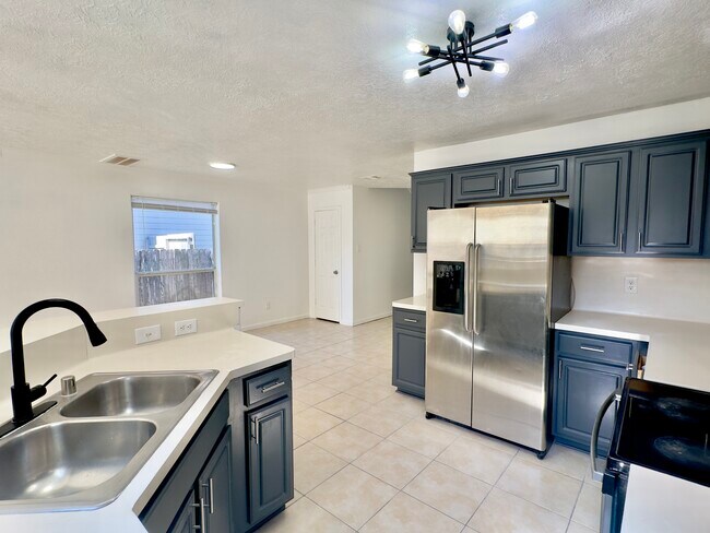 Updated kitchen - 4126 Mallow St
