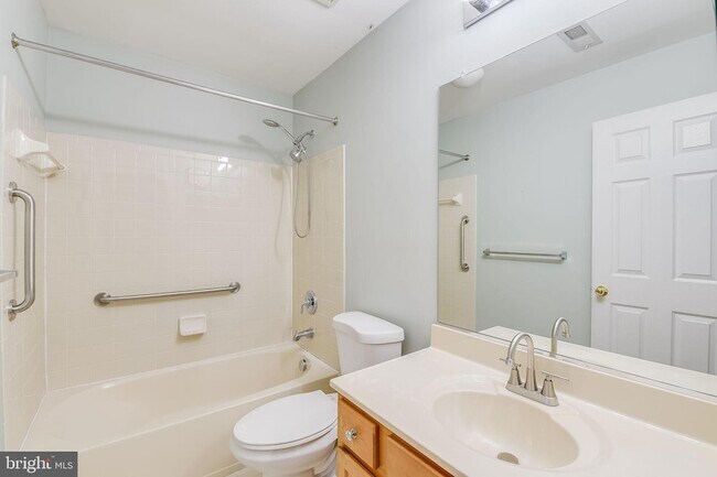 Building Photo - 7742 Valley Oak Dr