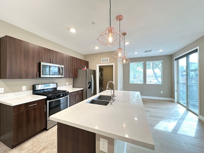 Building Photo - Charleston & 215 Aka Affinity