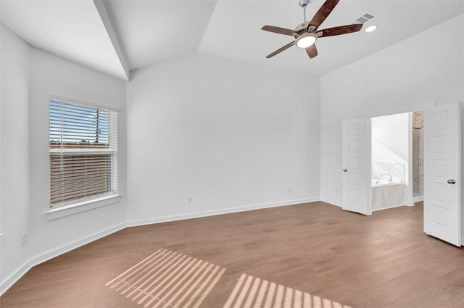Building Photo - 32455 Sunbeam Dr